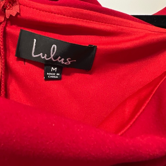 BRAND NEW WITH TAGS Lulus Off The Shoulder Mermaid Maxi Dress with Slit in Red - Picture 4 of 5